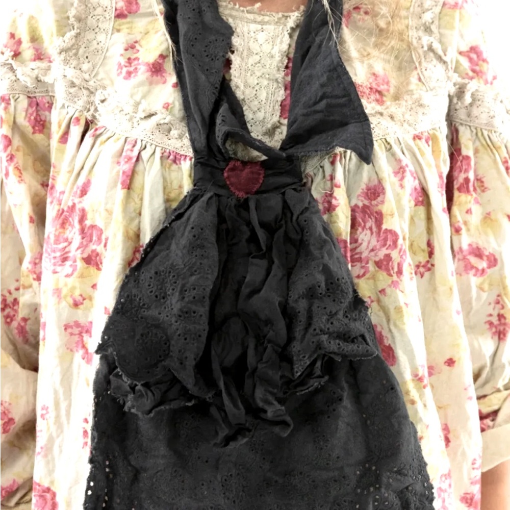 NWT Magnolia Pearl black jabot